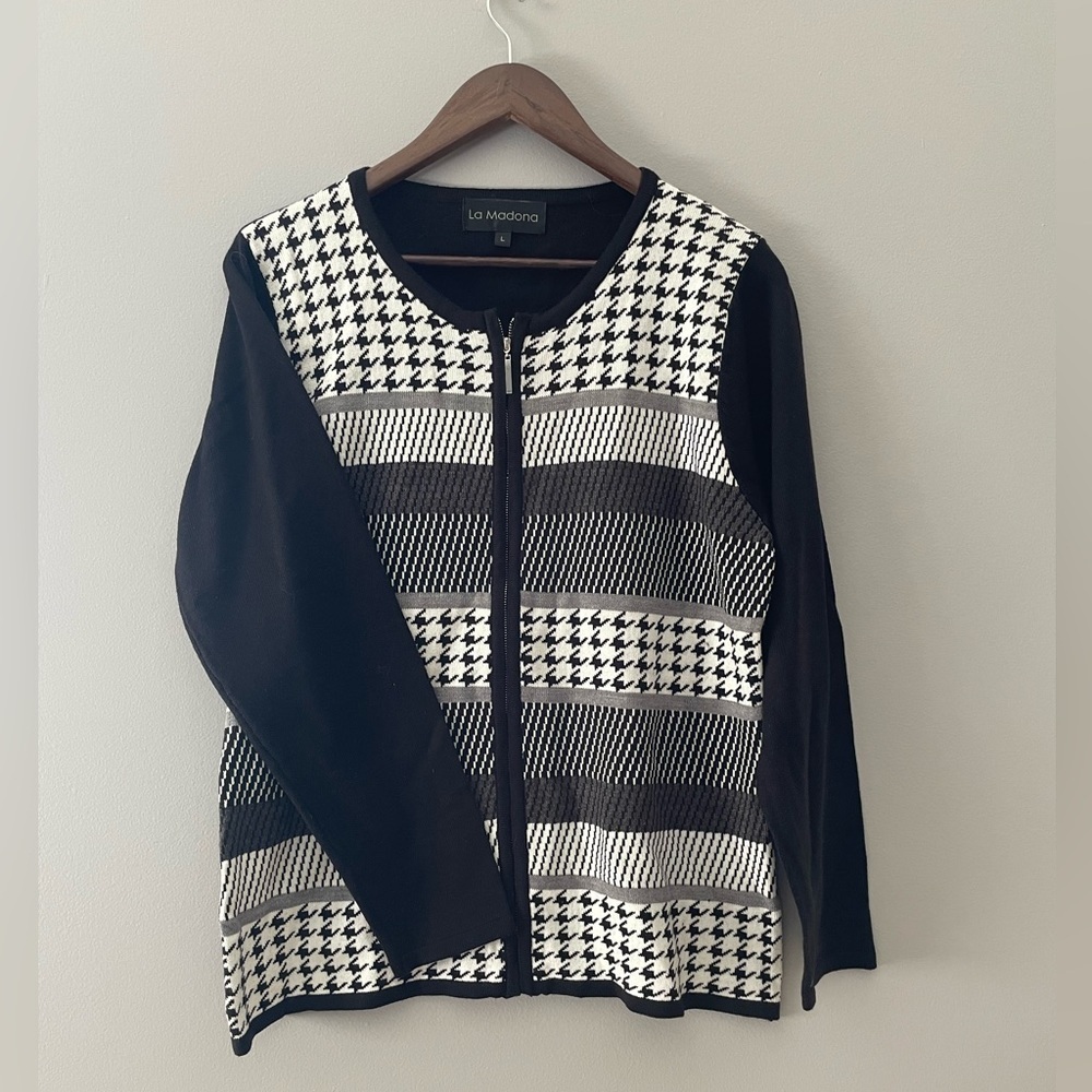 La Madona Women’s zip up sweater size L in black/white